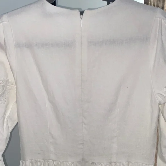 Elegant White Lace Dress - Picture 7 of 8